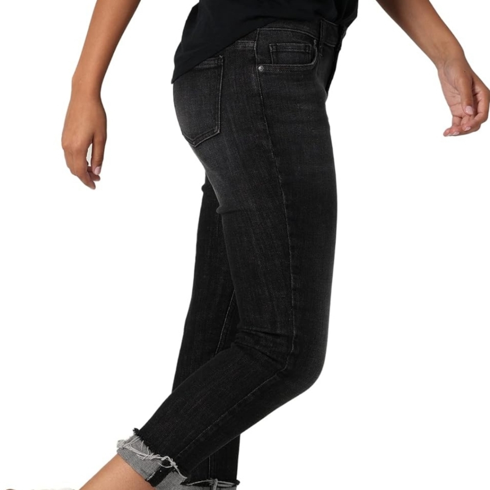 NWOT Lee Riders Black Stone Washed Size 12 Cropped/Capri Jeans